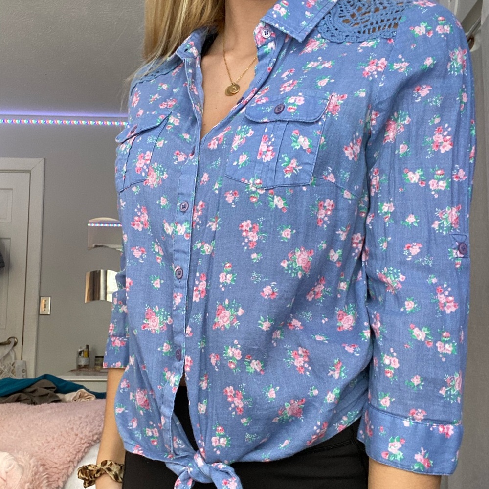 Floral button down - Picture 2 of 3
